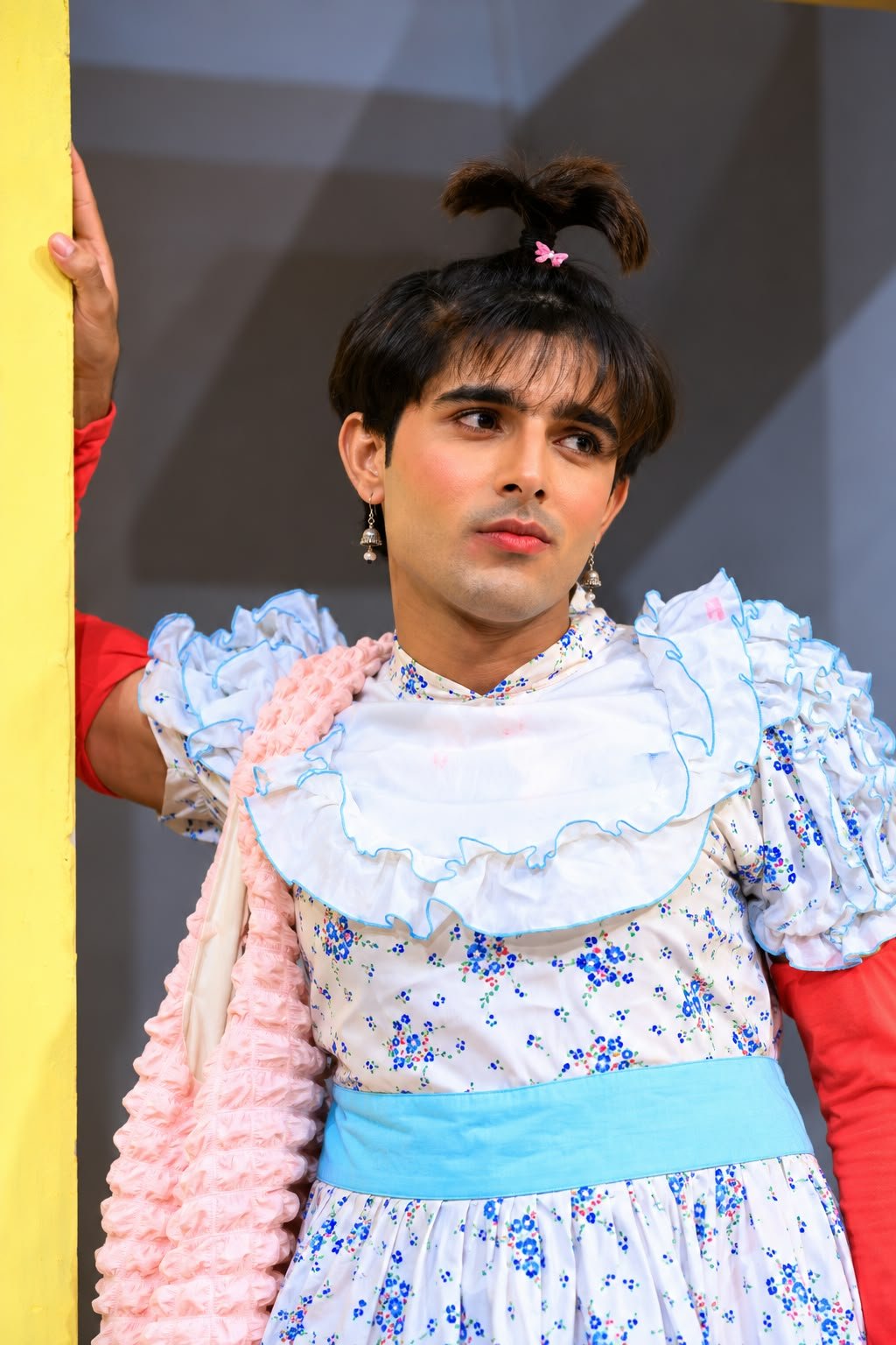 Sou Din Chor Ke — commercial theatre production featuring Awais Khaira